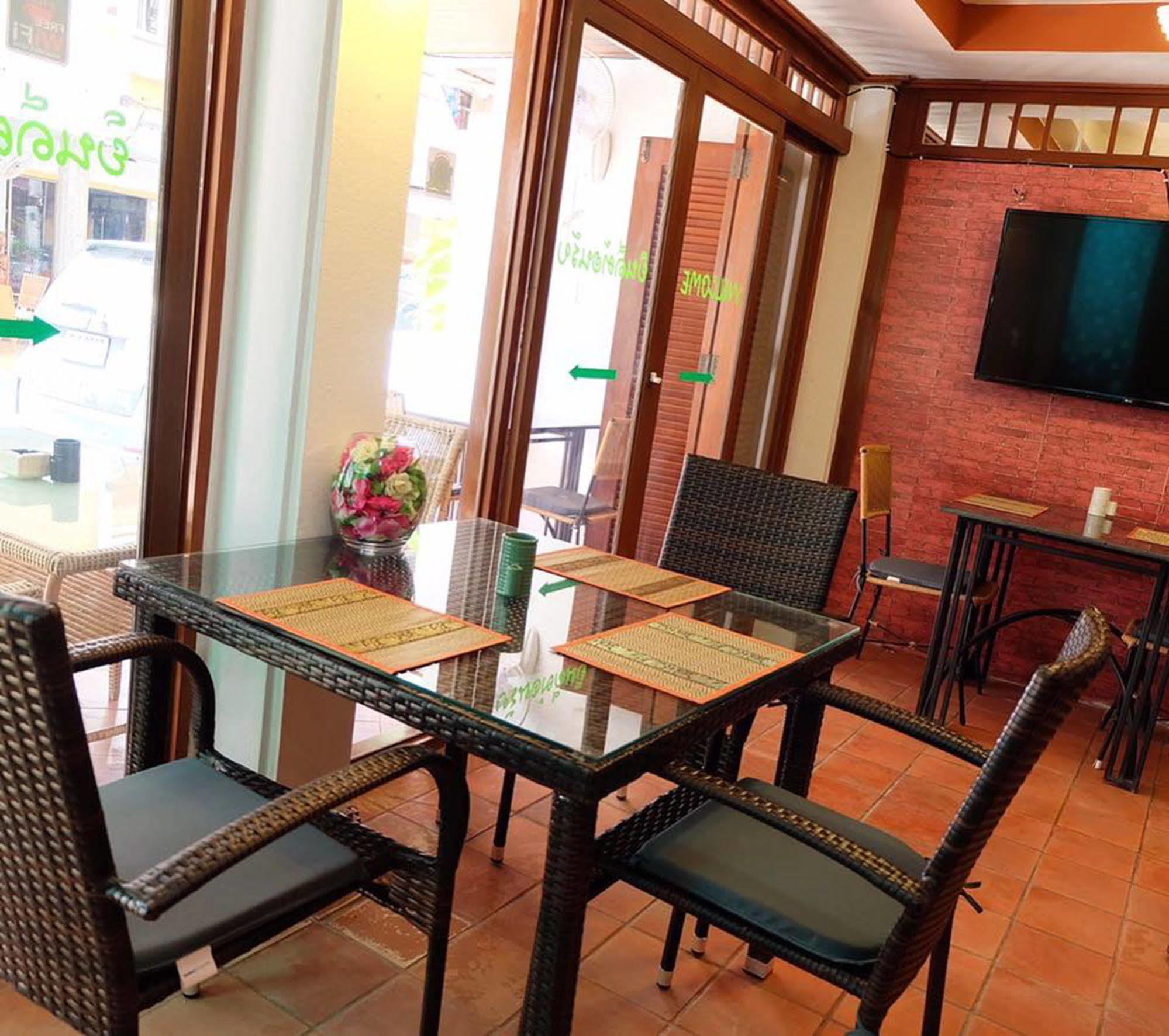 Kaneng Guesthouse HHQ Esterno foto