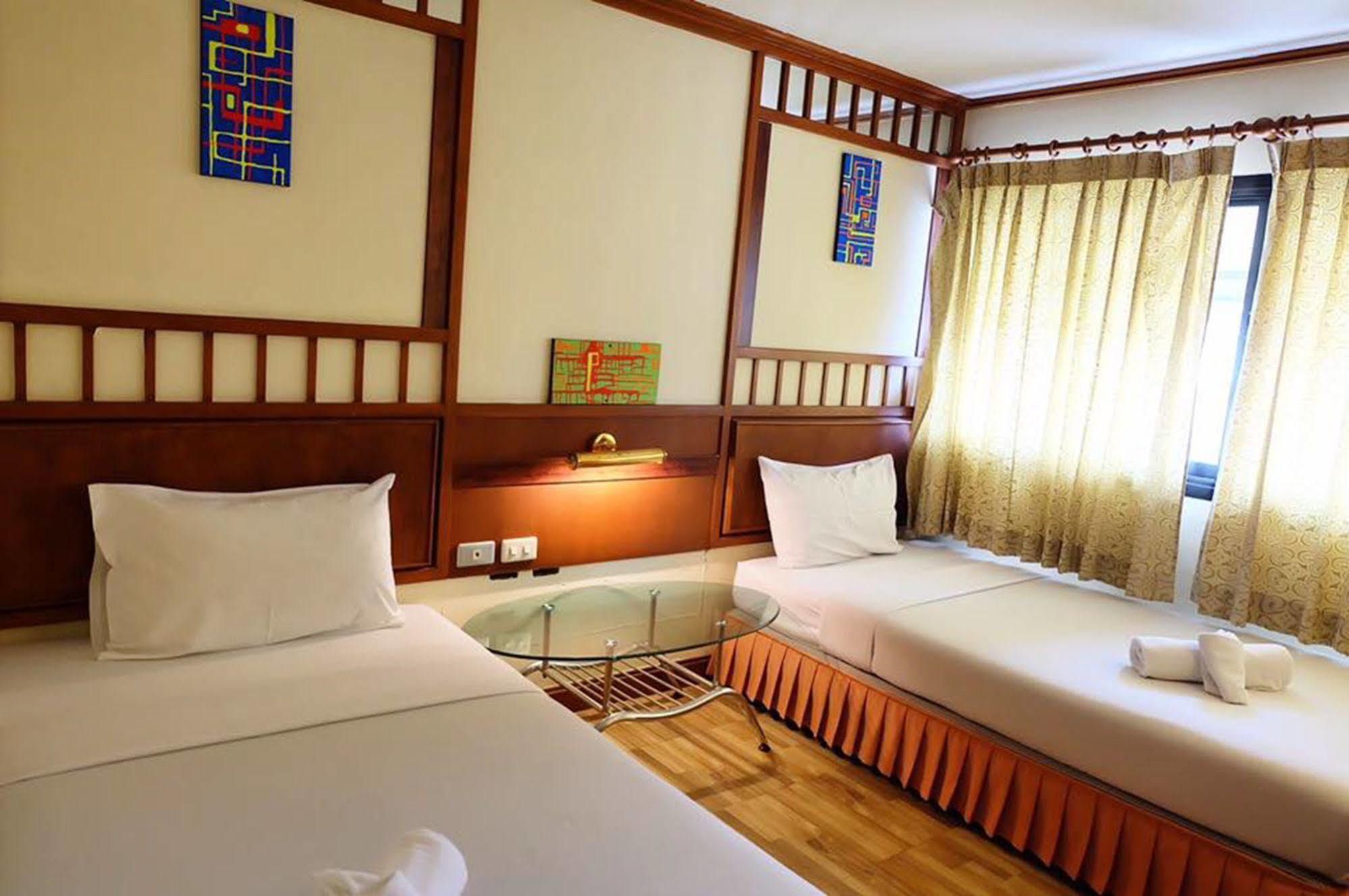 Kaneng Guesthouse HHQ Esterno foto